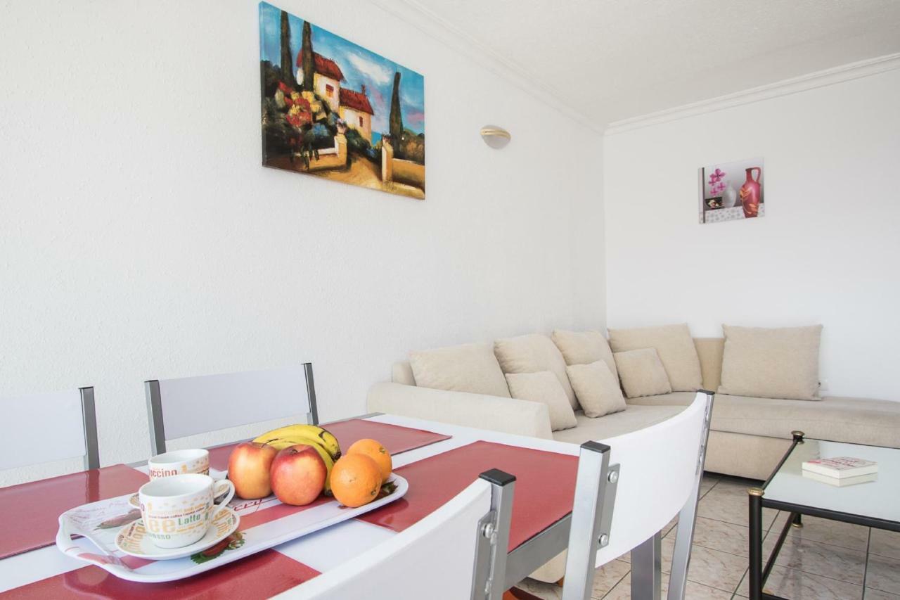 Sea Breeze In Playa De Las Americas With Parking Exterior photo