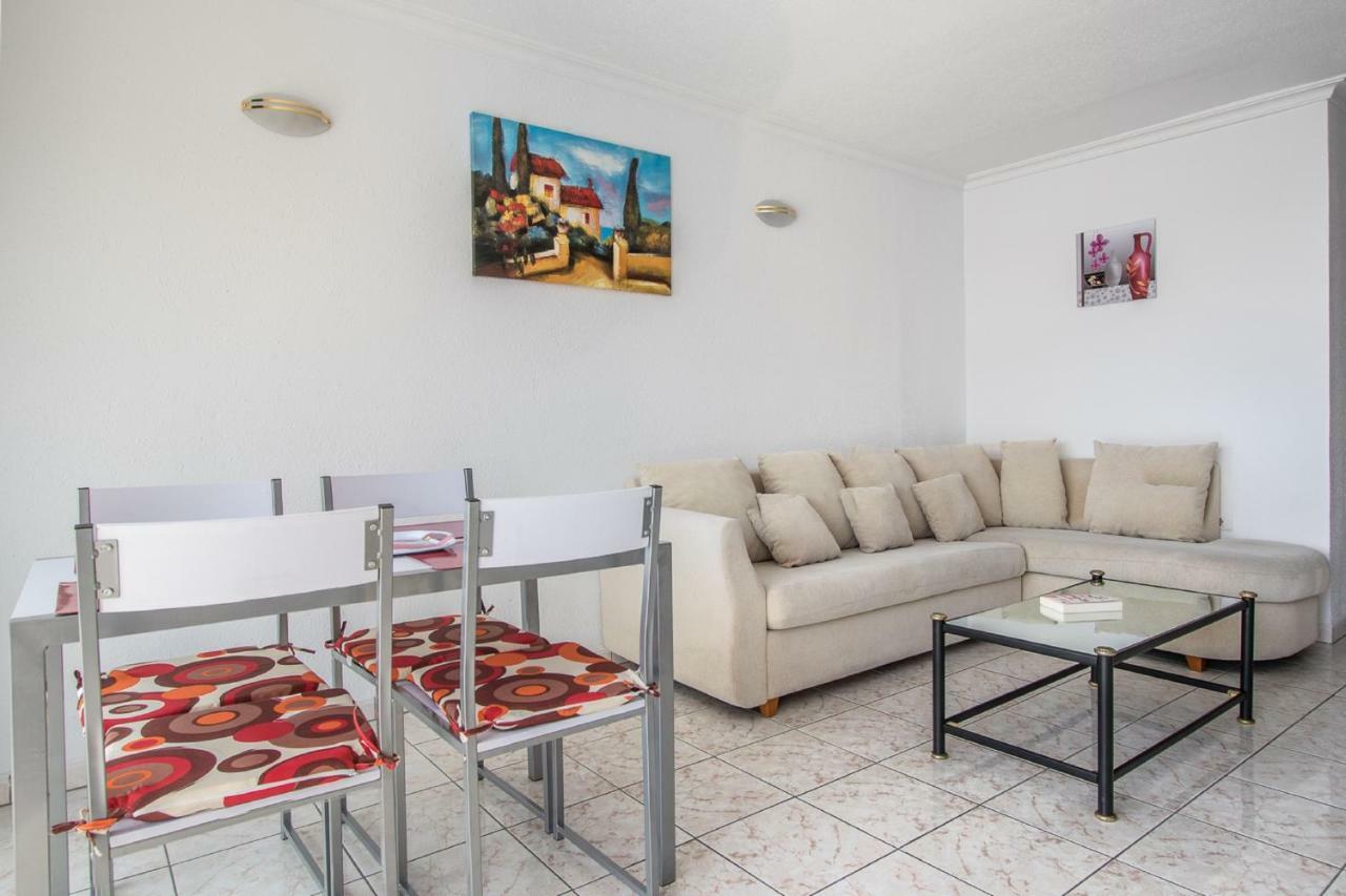 Sea Breeze In Playa De Las Americas With Parking Exterior photo
