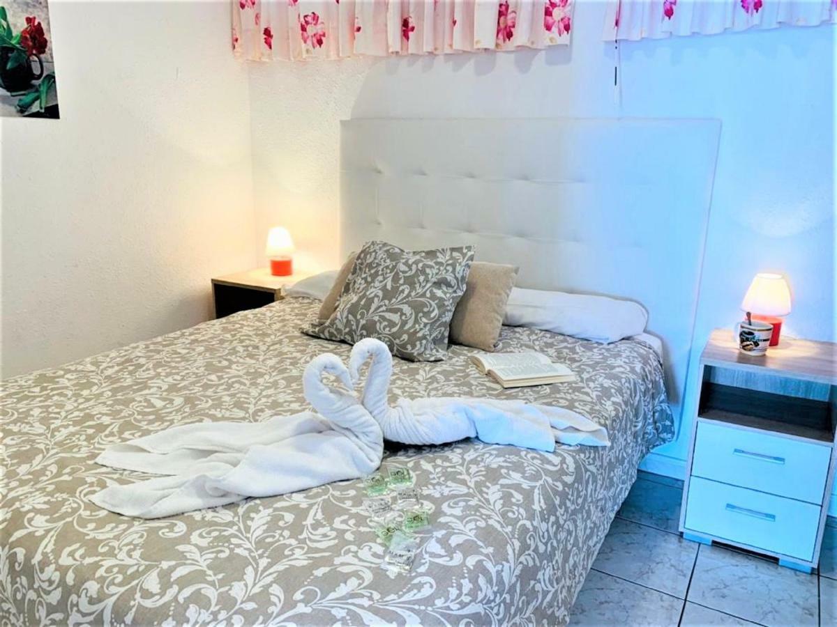Sea Breeze In Playa De Las Americas With Parking Exterior photo